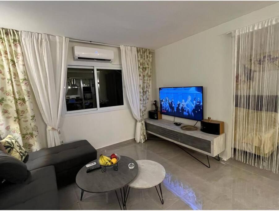 לופט כפרי / אלגנטי מקסים + חניה ללא תשלום Apartamento Ashdod Exterior foto